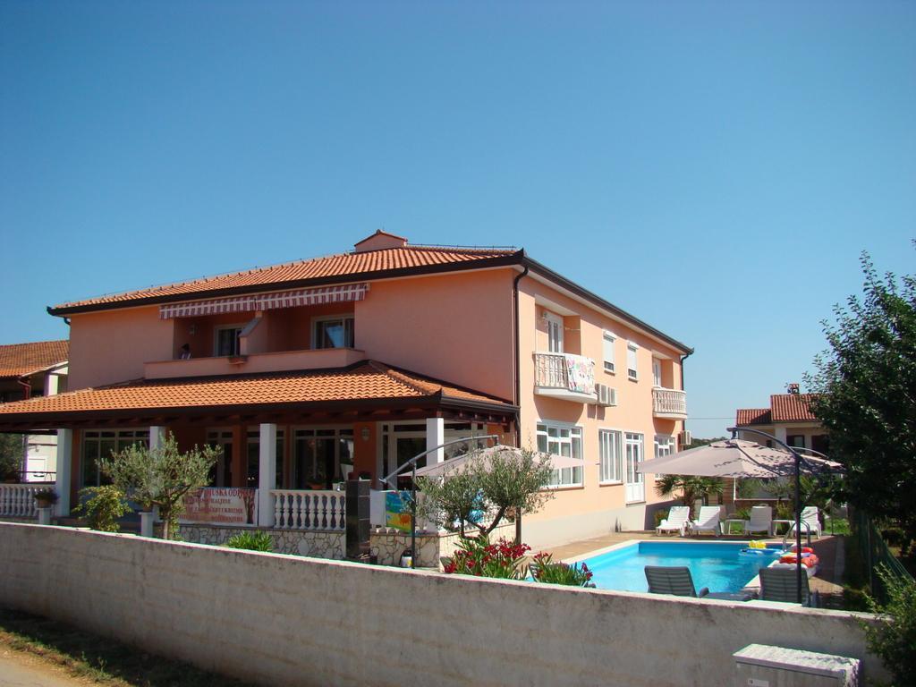 Apartments Kimm Poreč Buitenkant foto